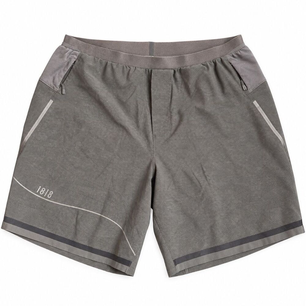 Lululemon All Terrain Short 7” Gray Reflective Performance Shorts Size M